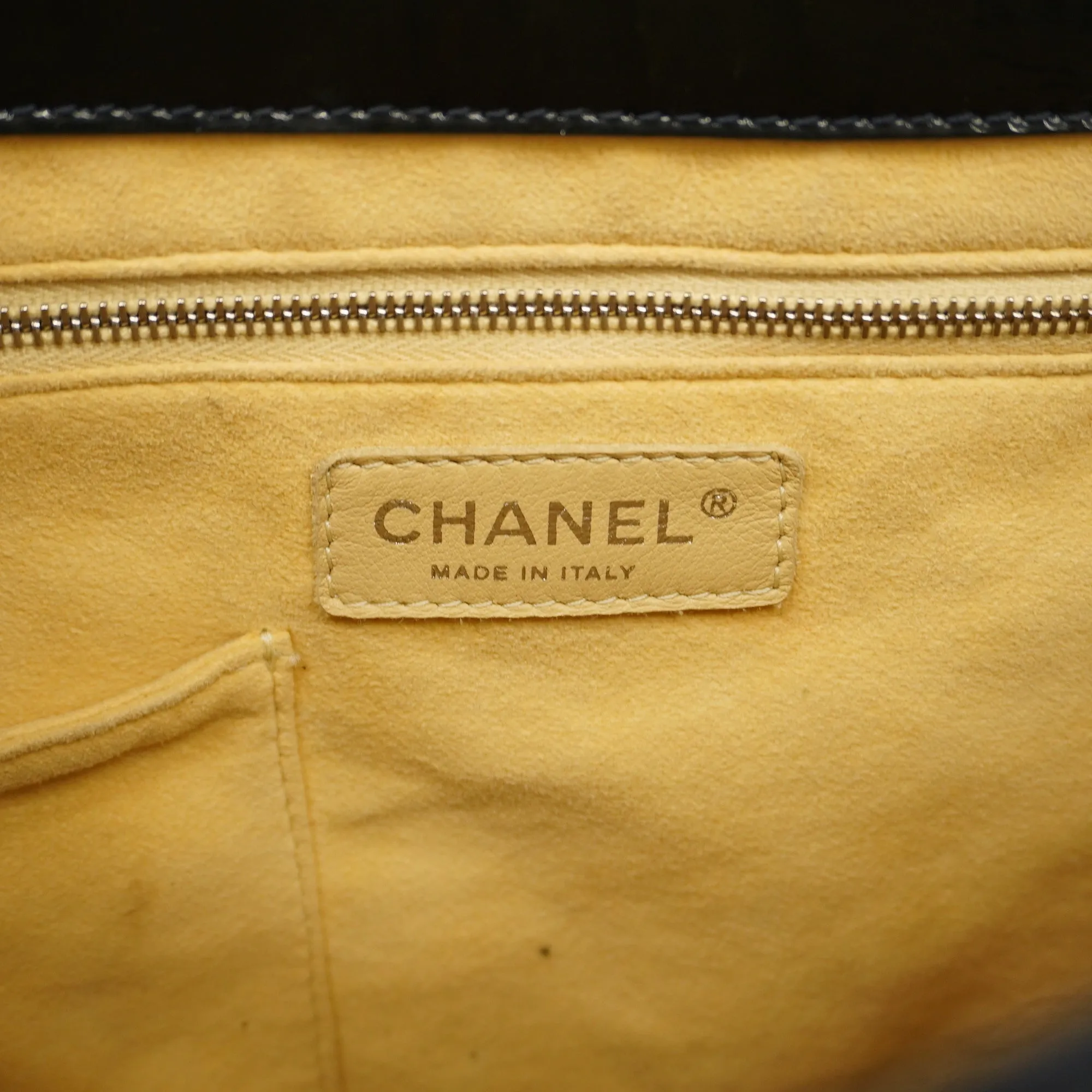 CHANEL   Tote Bag Punching Women's Patent Leather Tote Bag Black